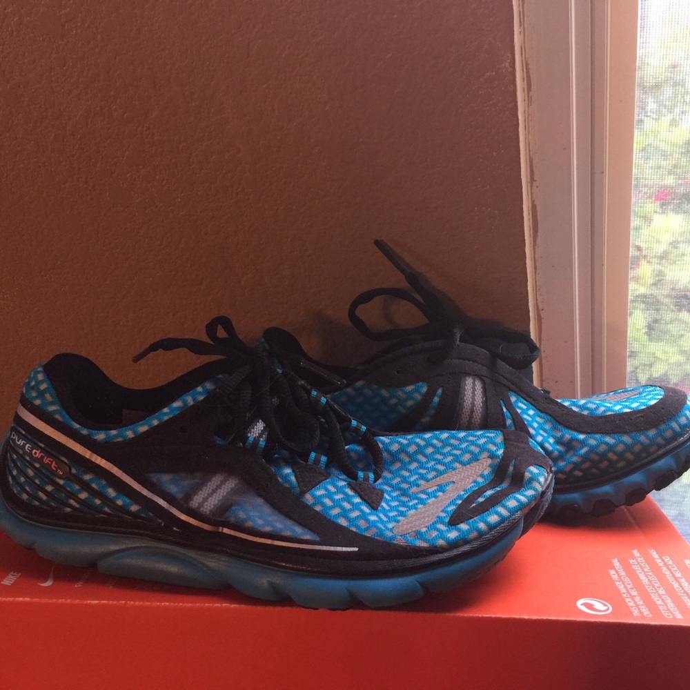 Brooks running shoes women